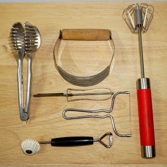 6 piece lot of kitchen gadgets all in EUC